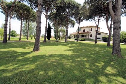 Villa individuelle de 600 m2 à Pietrasanta