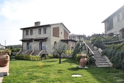 Vidiecky dom/statok s výtržníkom 142 m2 v Chianni