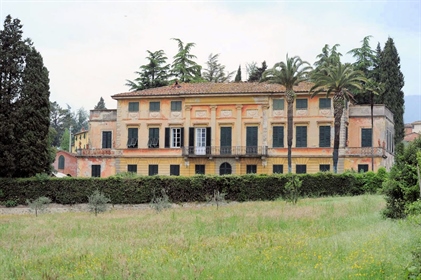 1468 m2 Villa Capannori