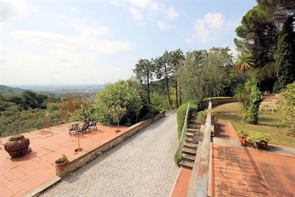 Villa singola di 580 m2 a Montecatini-Terme