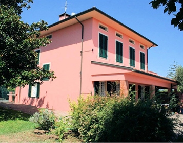 Freistehende Villa von 350 m2 in Capannori