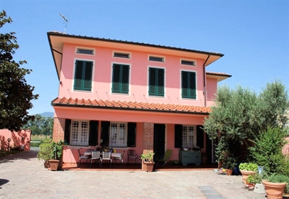 Freistehende Villa von 350 m2 in Capannori