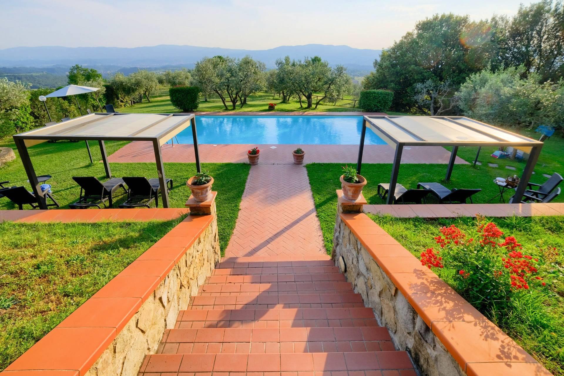 Casa de campo / Patio de 334 m2 en Reggello