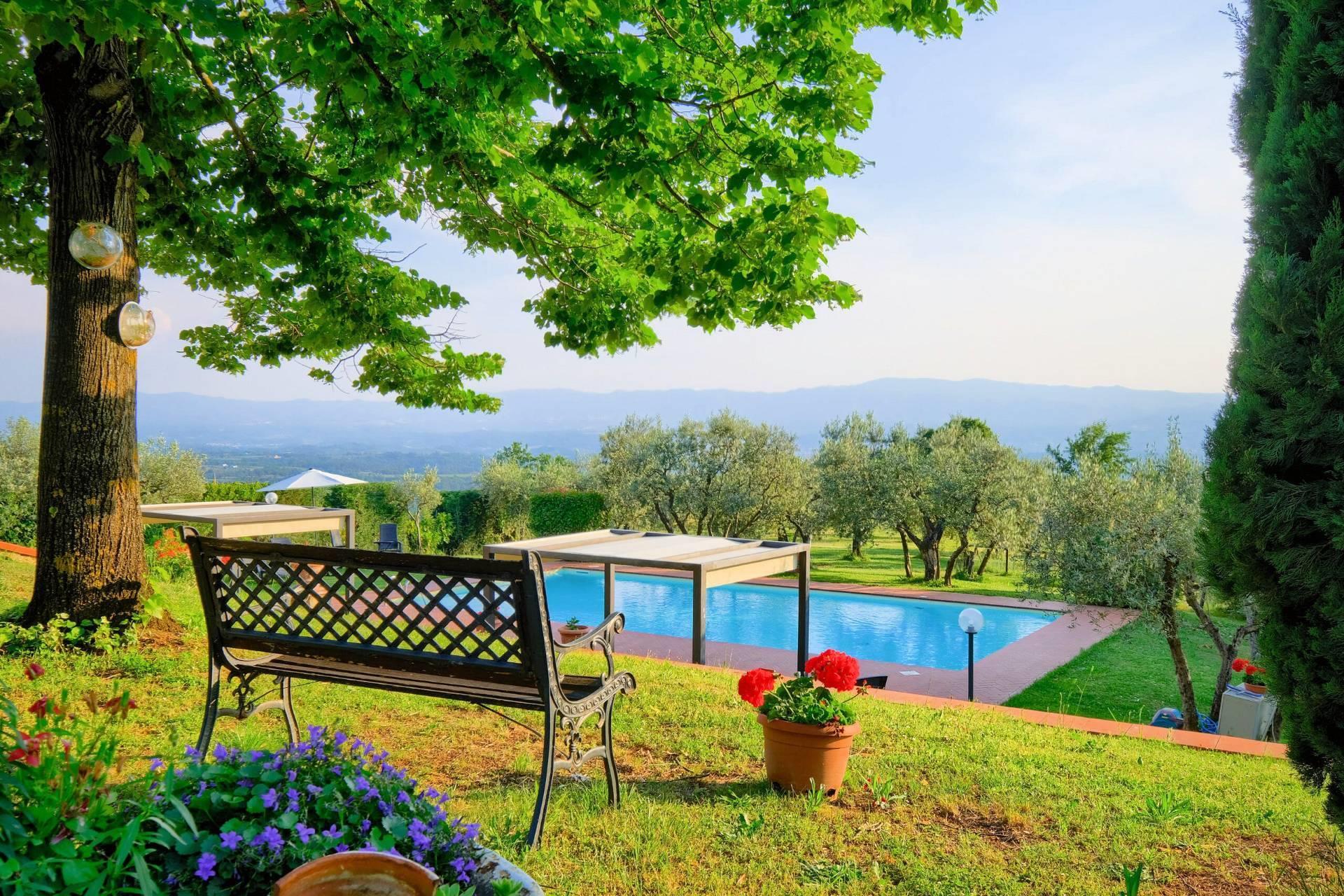 Casa de campo / Patio de 334 m2 en Reggello