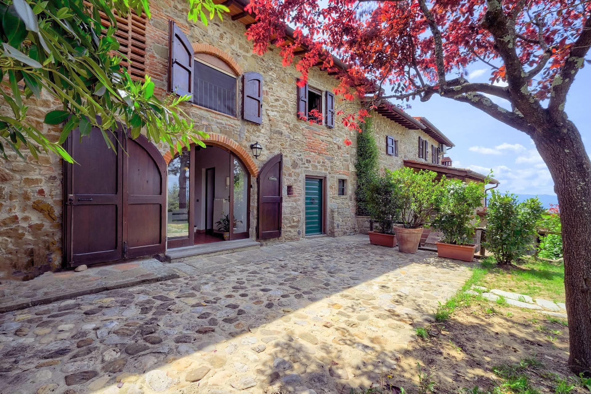 Casa de campo / Patio de 334 m2 en Reggello