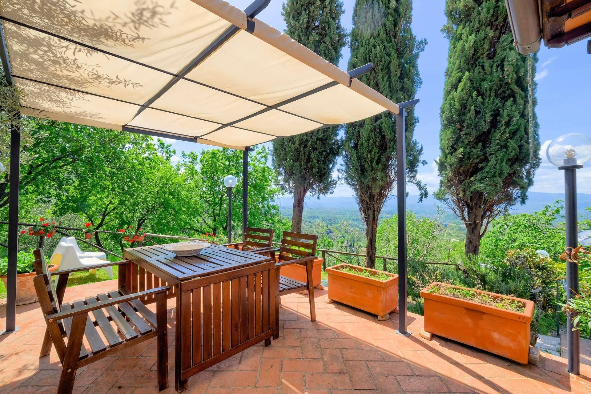 Casa de campo / Patio de 334 m2 en Reggello