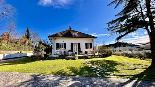 Villa singola di 600 m2 a Lucca
