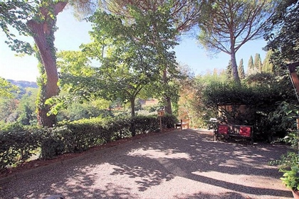 Landhaus / Hof von 380 m2 in Volterra