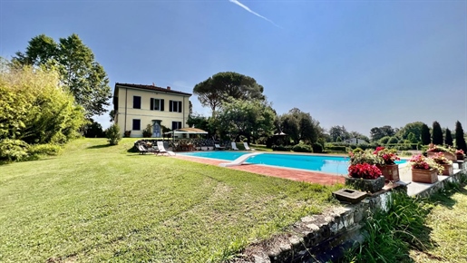 Freistehende Villa von 850 m2 in Lucca