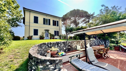 Freistehende Villa von 850 m2 in Lucca