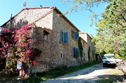 Maison de campagne/ferme de 677 m2 à Montieri