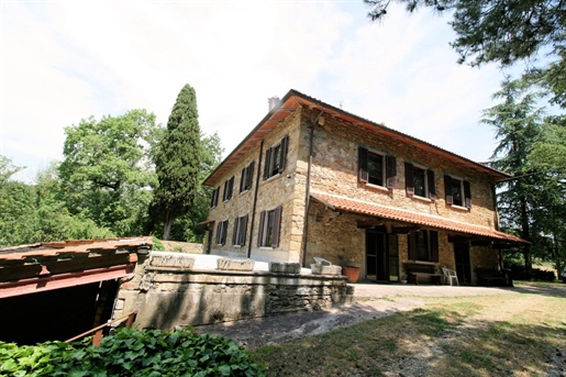 Maison de campagne / Cour de 480 m2 à Arezzo