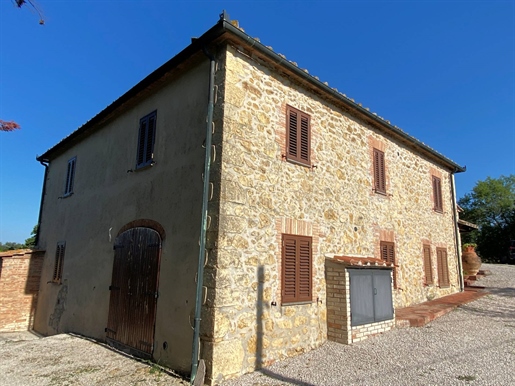 Rural/Ferme/Cour de 380 m2 à Castelnuovo di Val di Cecina