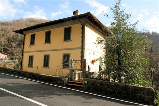 Samostojeća kuća površine 202 m2 u San Marcello Piteglio