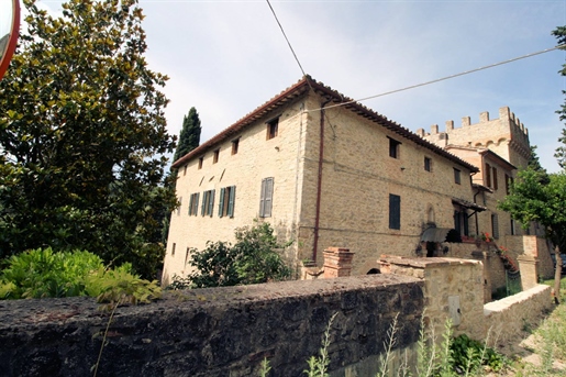 Landhaus / Hof von 630 m2 in Perugia
