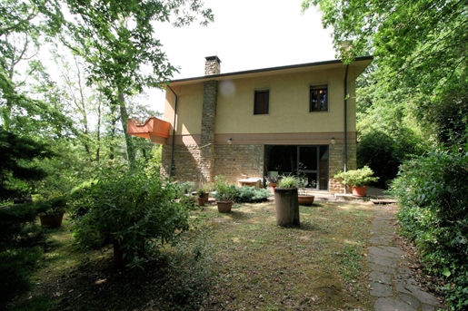 Freistehende Villa von 483 m2 in Montemurlo