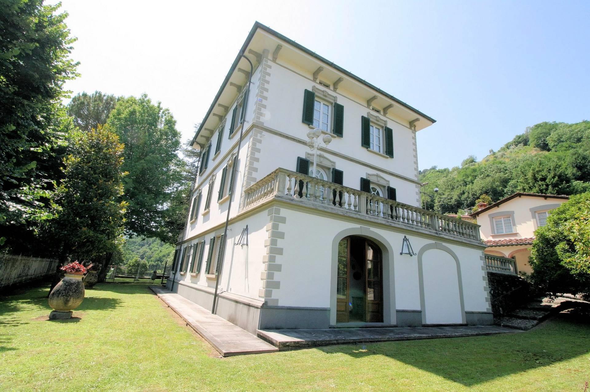 Villa individuelle de 820 m2 à Bagni di Lucca