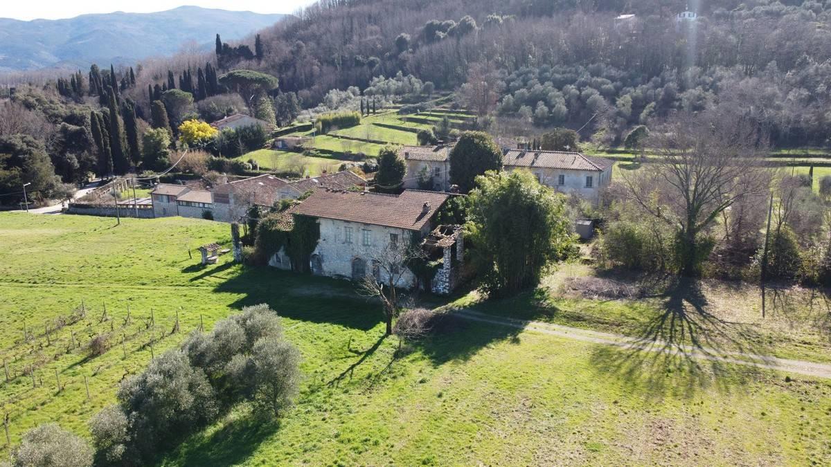 Chalet independiente de 600 m2 en Lucca