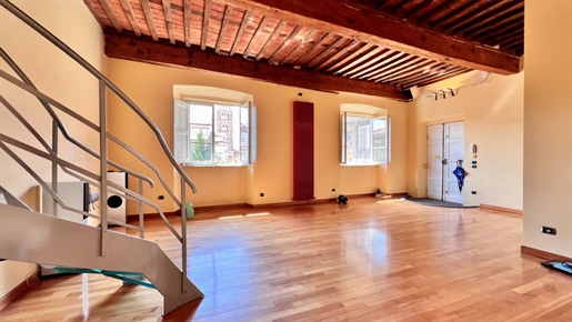 Penthouse / Dachgeschoss von 230 m2 in Lucca