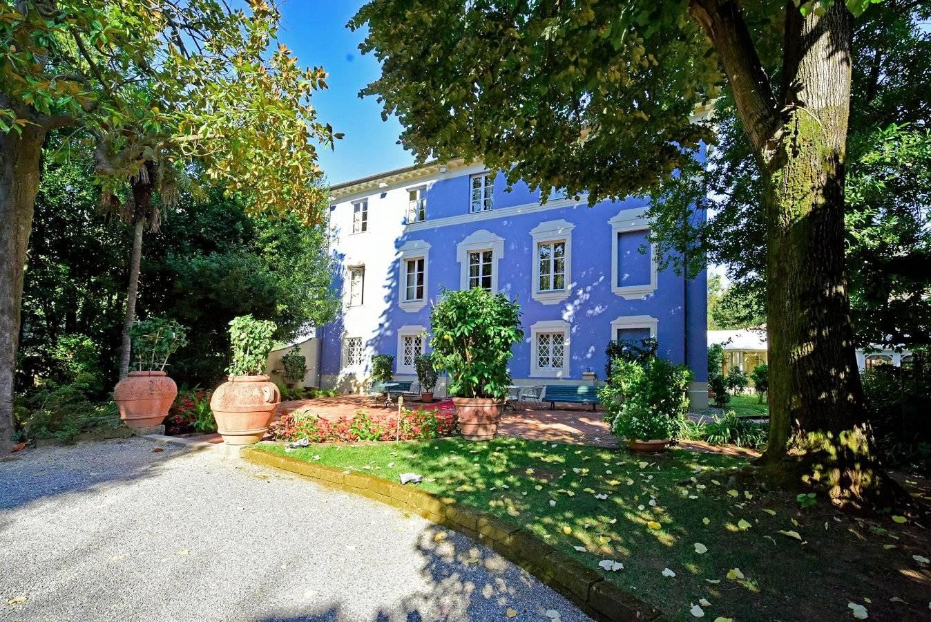 Chalet independiente de 1200 m2 en Lucca