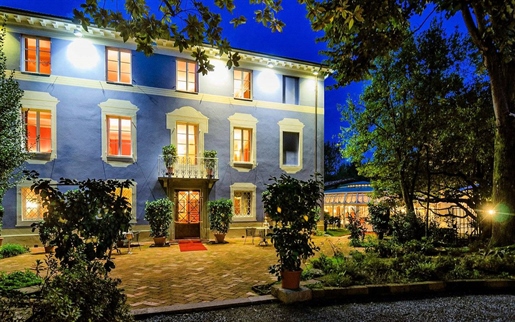 Villa singola di 1200 m2 a Lucca