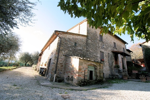Landhaus/Bauernhaus/Hof von 440 m2 in Serravalle Pistoiese