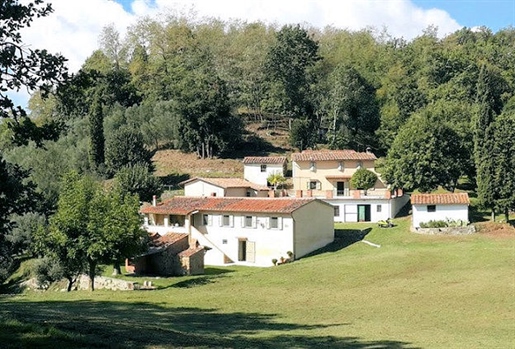 Landhaus/Bauernhaus/Hof von 800 m2 in Pescia