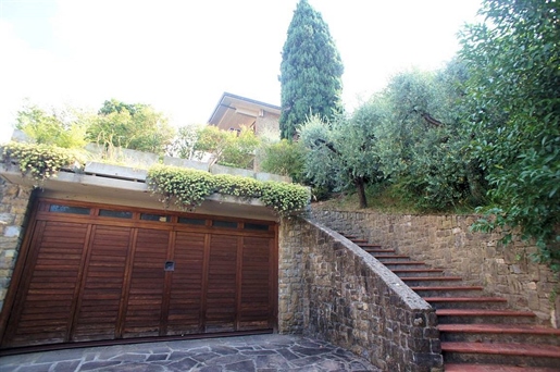 Vrijstaande villa van 450 m2 in Monsummano Terme
