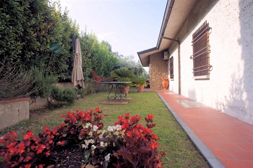 Freistehende Villa von 450 m2 in Monsummano Terme