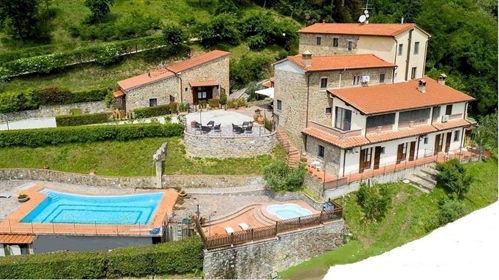 Casa de campo / Juzgado de 800 m2 en Monsummano Terme