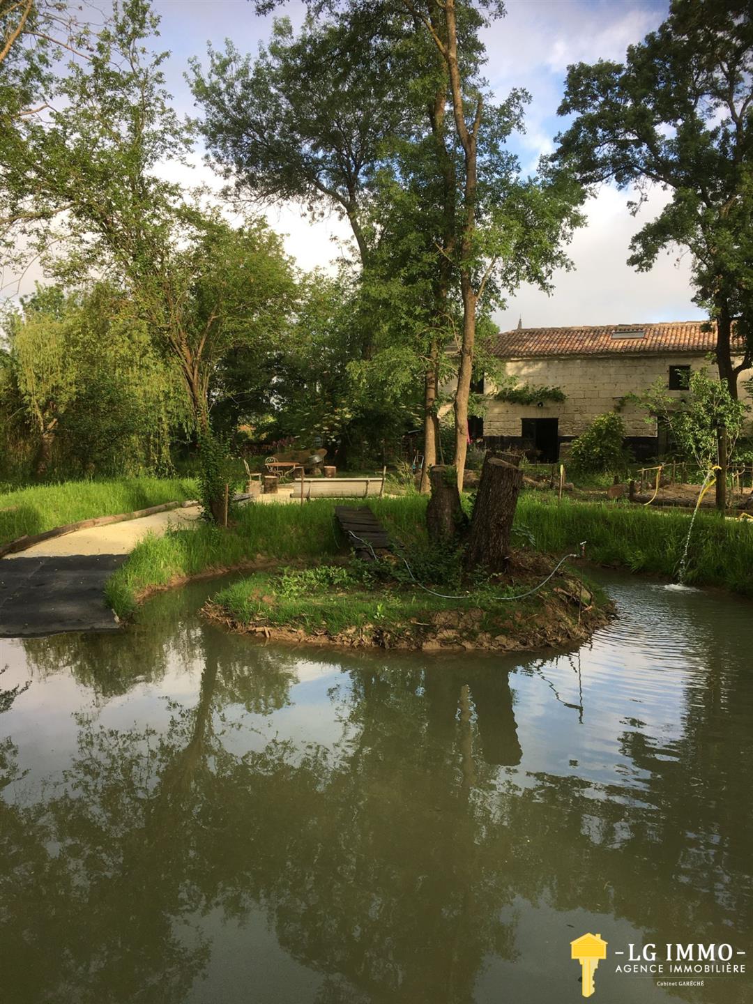 House of 184 m2, 3 bedrooms, land 3292 m2, watercourse
