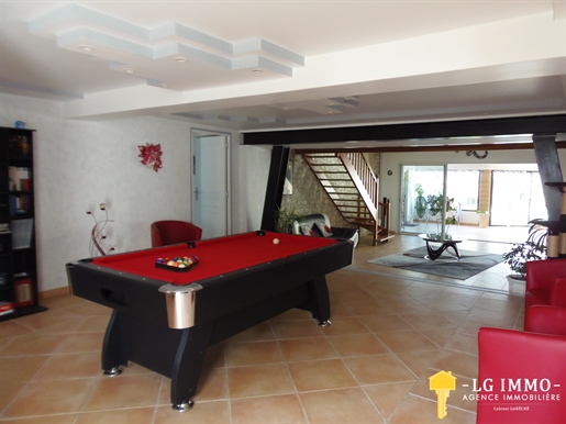4 bedroom house with two separate apartments and a swimming pool on 1466m2 of land.