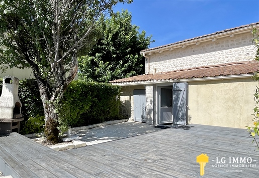 Real estate complex of character 413 m2, two garages, land 4335 m2