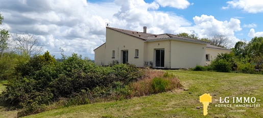 Casa de una sola planta con vistas a las alturas de Mirambeau.