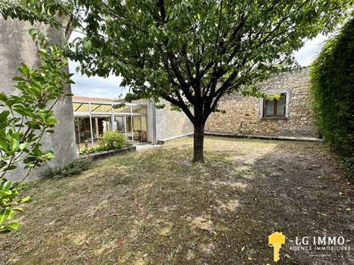 Charente-Haus von 130 m2, 3 Schlafzimmer, Garten, privater Parkplatz von 100 m2
