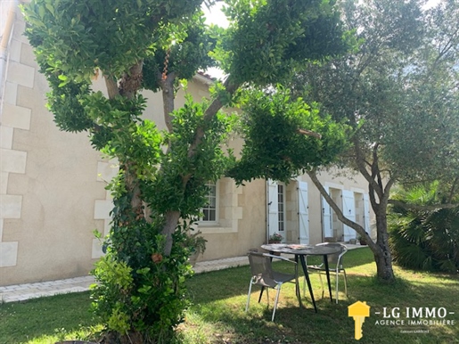 Renovated stone house with 205 m2 of living space, 5 bedrooms, swimming pool, garage, outbuildings