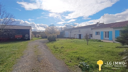 130M2 stone house with outbuildings in Gémozac