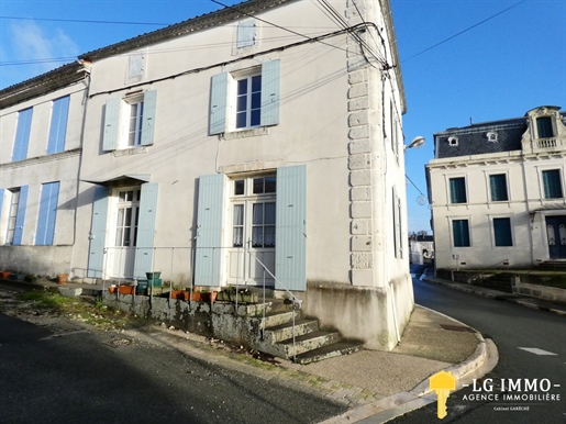 In the heart of Mortagne, town house of approximately 126 m2 spread over 3 levels