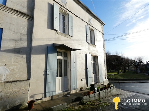 In the heart of Mortagne, town house of approximately 126 m2 spread over 3 levels