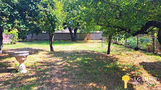 Zu renovierendes Haus im Zentrum von Semussac mit hübschem Garten