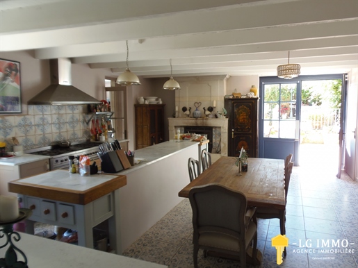 Exceptional property of 328m2 renovated with quality and taste.