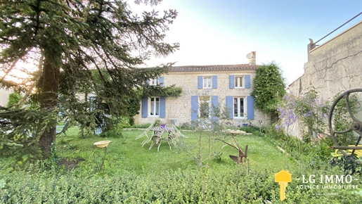 Very beautiful farmhouse with secondary house, close to the estuary and beaches