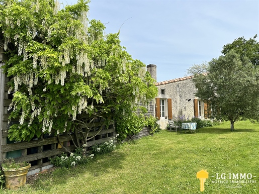 Single storey Charentaise house of 171 m2, on a plot of 3452 m2