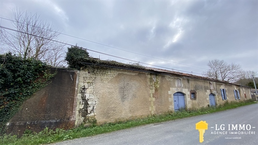 Old Charente farmhouse with superb outbuildings close to the estuary
