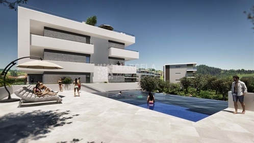 Rymliga Lägenheter Med 2 Sovrum Och Pool I Portimão Till Salu