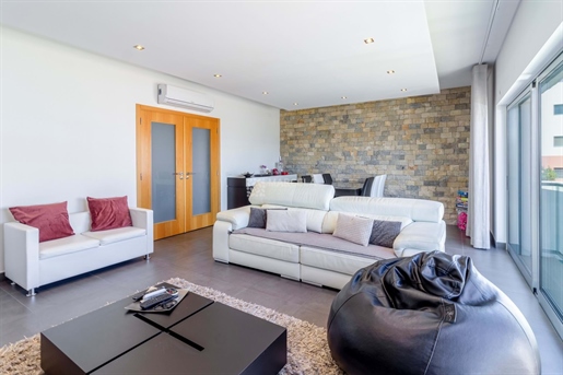 Moderne Villa Mit 3 Schlafzimmern Zum Verkauf Im Herzen Von Mexilhoeira Grande Village