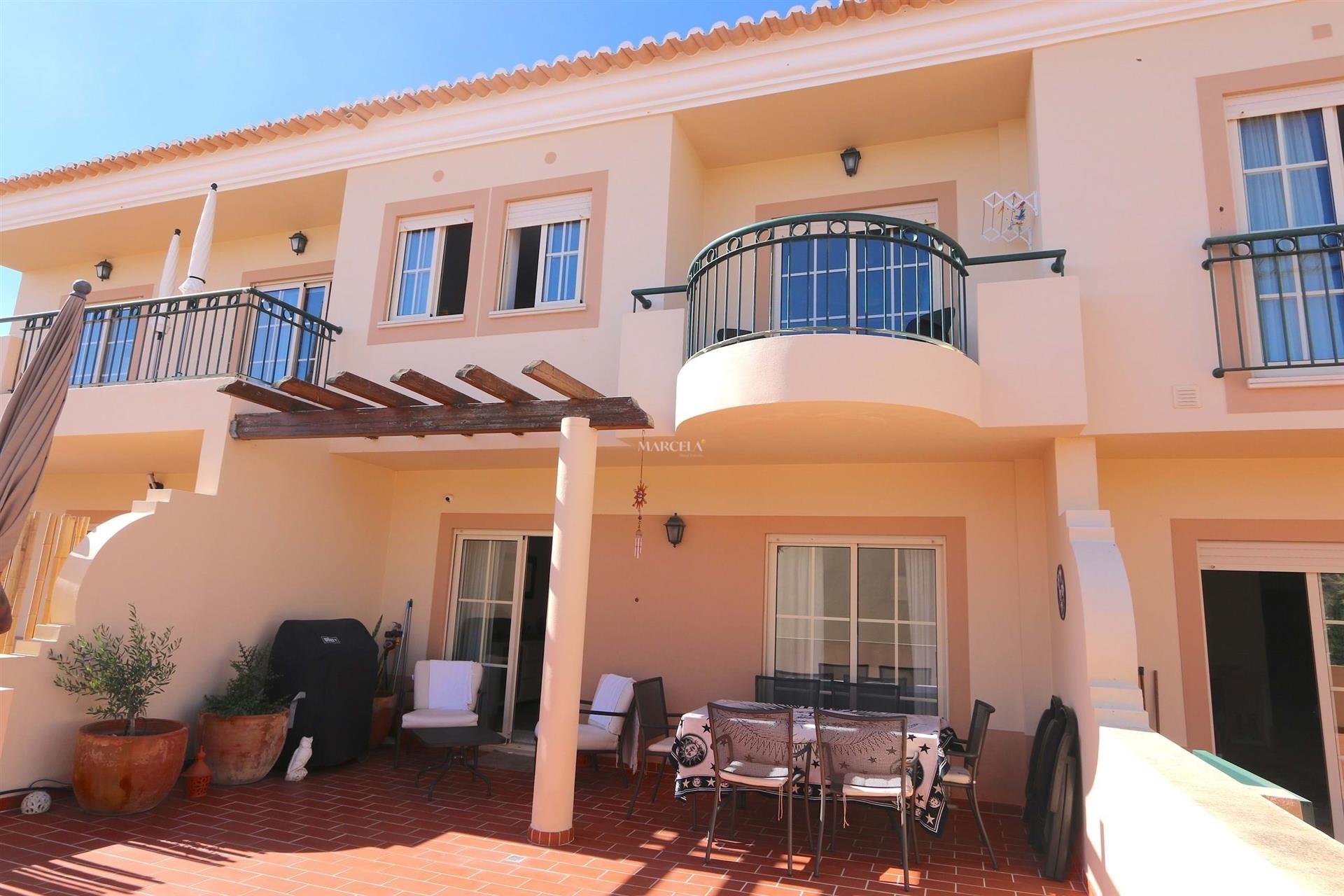 3-Bedroom Townhouse With Garage And Shared Pool For Sale In Praia Da Luz
