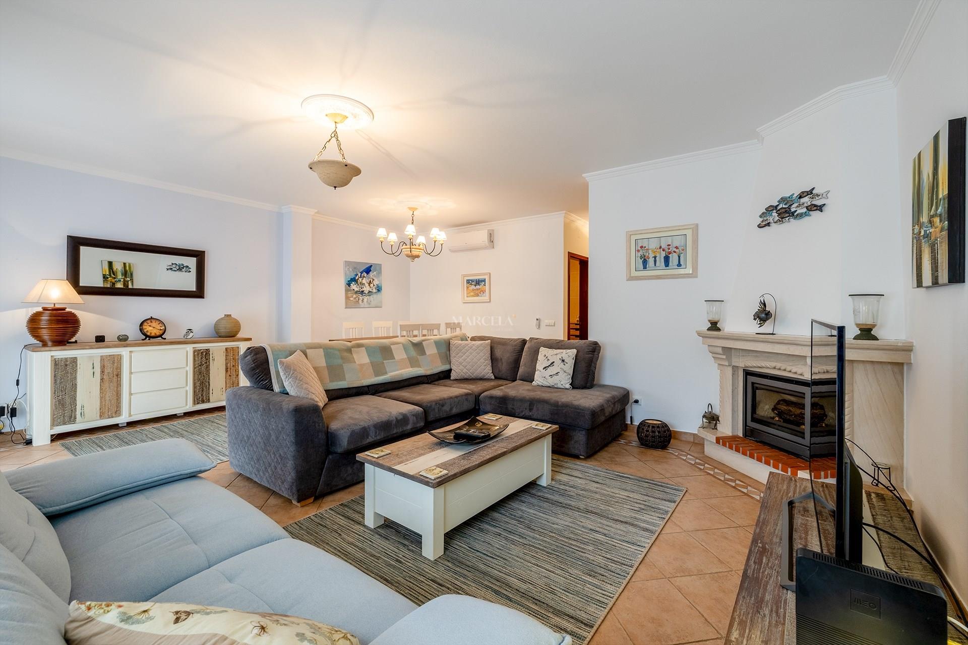 3-Bedroom Townhouse With Garage And Shared Pool For Sale In Praia Da Luz