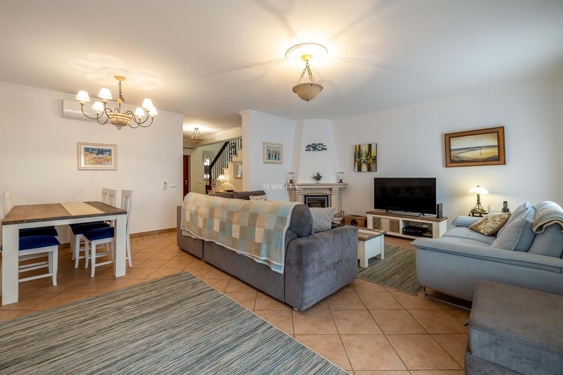 3-Bedroom Townhouse With Garage And Shared Pool For Sale In Praia Da Luz