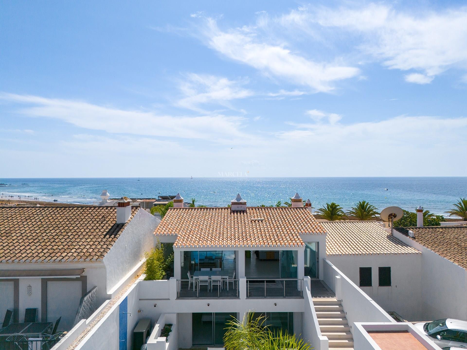 Magnificent Property With 2 Houses And Sea View For Sale In Praia Da Luz